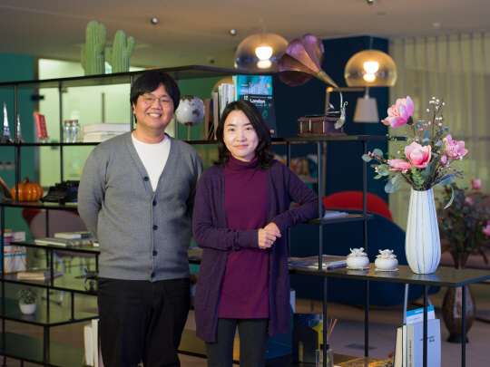 울산과학기술원은 이산화탄소 증가에 따른 기후변화의 다양한 요소들이 태평양 수온구조에 영향을 미치는 사실을 밝혀냈다.  제1저자인 강사라 UNIST 교수(오른쪽)과 신예철 포스텍 연구원  UNIST 제공